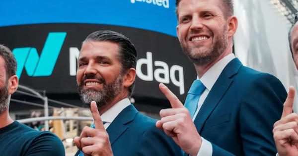 Tài sản của 2 con trai Tổng thống Trump tăng vọt ngày American Bitcoin chào sàn