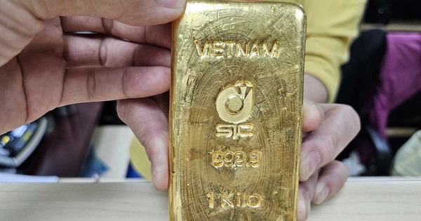 Tối 4-9, giá vàng nhảy vọt lên 139 triệu đồng, ...
