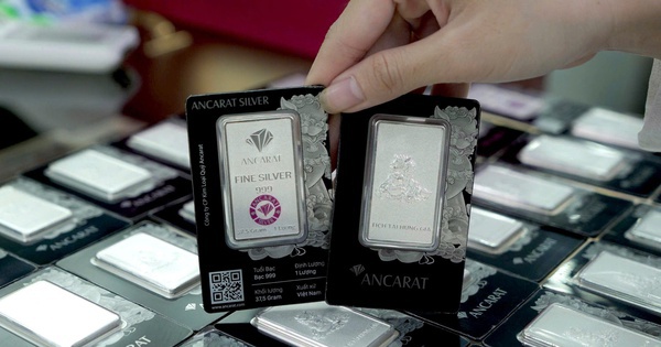 Giá bạc điều chỉnh nhẹ sau khi đạt đỉnh