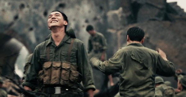 Mưa Đỏ chính thức soán ngôi phim Lý Hải, áp sát Mai của Trấn Thành, 2 tuần tạo nên kỷ lục chưa từng có tại Việt Nam