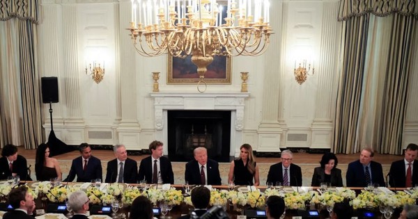 Loạt tỷ phú công nghệ họp bàn "lấy lòng" Tổng thống Donald Trump: Thung lũng Silicon đang đánh đổi điều gì?
