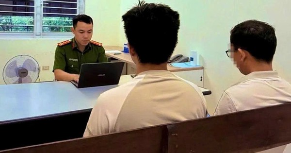 Nam sinh 2003 ở Hà Nội gọi điện nhờ gia đình chuyển khoản 150 triệu đồng, vài phút sau bị công an đưa đi