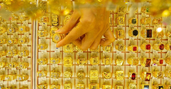 Giá vàng lập đỉnh liên tục, có nên mua vào để chớp cơ hội lấy lời?