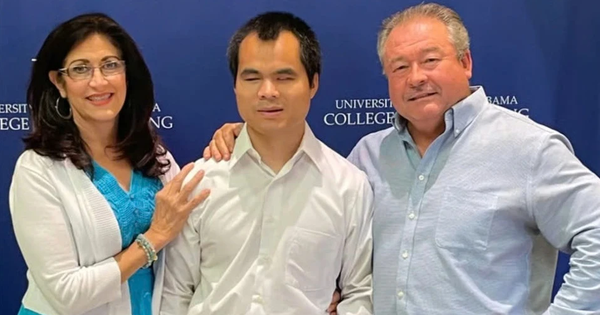 Chàng trai mù trở thành kỹ sư hàng không Airbus Mỹ: 3 lần bị ông nội bỏ rơi và ném xuống hồ suýt chết, may mắn gặp được nữ giáo viên làm thay đổi cuộc đời