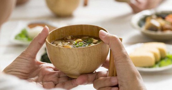 Một người đàn ông 45 tuổi ngất xỉu sau khi ăn và tử vong 4 ngày sau đó, bác sĩ tức giận: Làm sao có thể ăn 2 loại thực phẩm này cùng lúc?