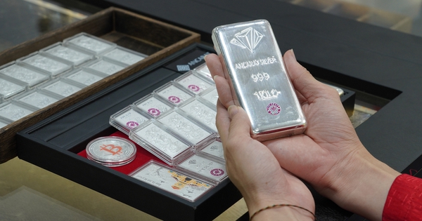 Giá bạc bật tăng mạnh, tiếp tục phá đỉnh
