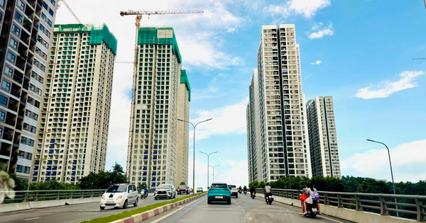 Lượng tiền dồi dào trên thị trường đang “thổi bùng” cơn sốt bất động sản