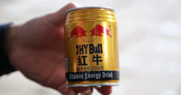 Nhận tin mật rồi đột kích 5 xưởng sản xuất quy mô lớn, công an triệt phá đường dây nước ngọt Redbull giả, tịch thu hơn 160.000 lon quy mô 111 tỷ đồng