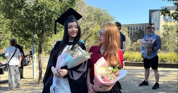 Du học Úc từ năm 17 tuổi, cô gái Việt bật khóc ngày nhận bằng đại học danh tiếng