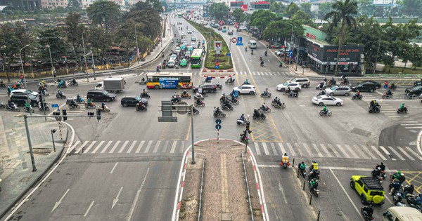 Sau gần 1 tháng xén vỉa hè, "điểm đen" ùn tắc Lê Văn Lương thay đổi ra sao?