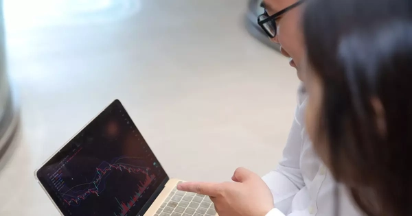 VN-Index "tuột đỉnh" 1.900 điểm, điều gì chờ đợi chứng khoán tuần tới?