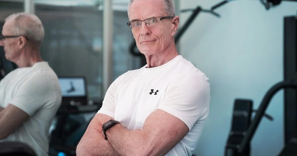 Cựu CEO về hưu làm HLV thể hình, tuổi U80 vẫn cơ bắp như thanh niên