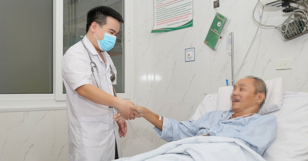 Người đàn ông 53 tuổi đột ngột ngã gục, hôn mê sâu ngay khi vừa chơi tennis, bác sĩ bệnh viện Đức Giang đưa ra khuyến cáo