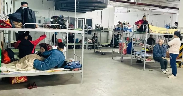 Độc lạ Hà Nội: "Biến" hầm xe thành nơi nghỉ tạm cho người nhà bệnh nhân