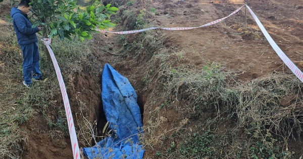 Truy tìm manh mối các đối tượng cướp ngân hàng từ hố đất nghi chôn giấu xe máy