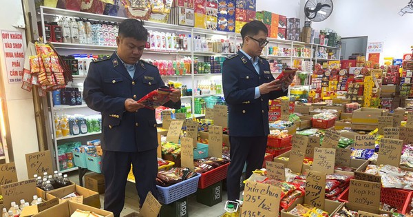 Đột kích kiểm tra diện rộng: Phát hiện một cơ sở bán hàng cấm, tịch thu hàng trăm sản phẩm vi phạm, có hộ bị đề xuất phạt 175 triệu đồng