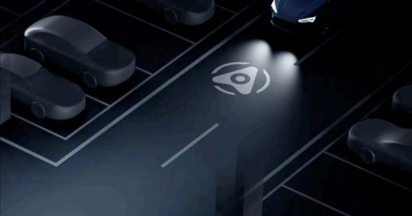 Các "pháp sư phương Bắc" lại vừa "làm phép": giúp chủ xe đang ngồi ở Việt Nam vẫn điều khiển được xe ở tận Trung Quốc tự tìm chỗ đỗ