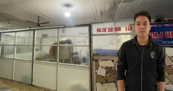 Khởi tố Giám đốc Nguyễn Minh Quang sinh năm 1992, giám định gần 2.400 chai tang vật