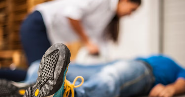 Người đàn ông 38 tuổi tử vong vì đột quỵ, bác sĩ cảnh báo: Sau bữa ăn đừng dại làm 2 việc này