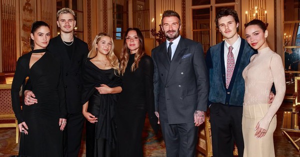 Giữa drama rạn nứt, Beckham tung ảnh hạnh phúc gia đình, Victoria Beckham nói thẳng 1 điều về các con