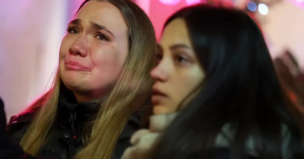 Thảm kịch hỏa hoạn tại Thụy Sĩ khiến 155 người thương vong: Cha mẹ tuyệt vọng tìm con không thể nhận dạng, hàng trăm người thắp nến tưởng niệm