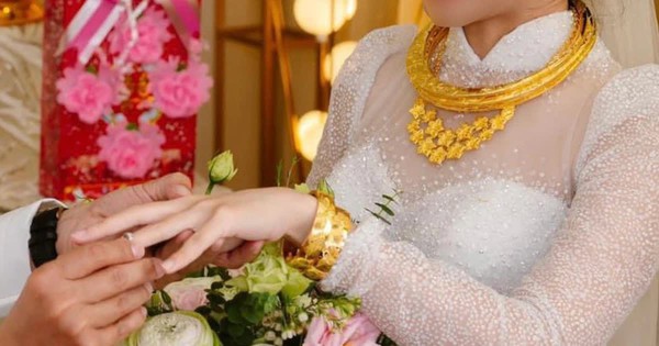 Mang vàng cưới không giấy tờ đi bán có bị tịch thu không? Nhiều người mang vàng đi bán mới biết điều này