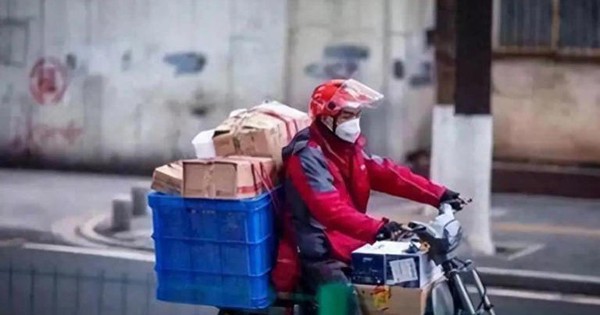 Nam shipper 39 tuổi bị tổn thương gan, bác sĩ khuyên: 3 kiểu ăn trưa nên bỏ ngay