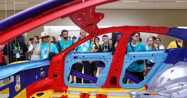 Nhà máy xe điện Xiaomi khiến cả Trung Quốc phát cuồng: 100.000 người tranh 200 suất tham quan