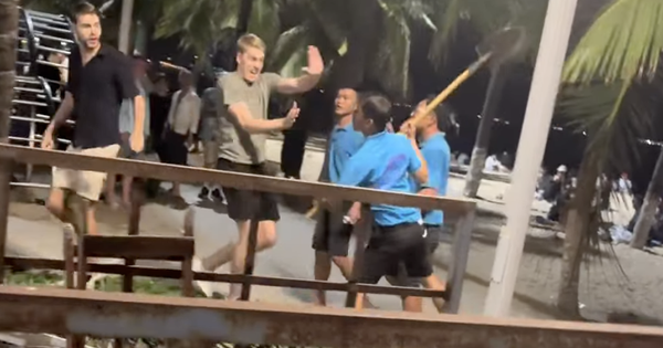 Cầm xẻng dọa du khách nước ngoài, nhân viên quán bar ở Nha Trang bị xử lý