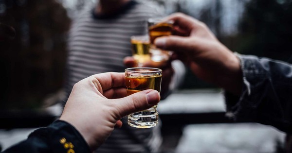 Sau khi uống rượu bia, nếu thấy dấu hiệu này, cẩn thận kẻo ung thư đã "gõ cửa"