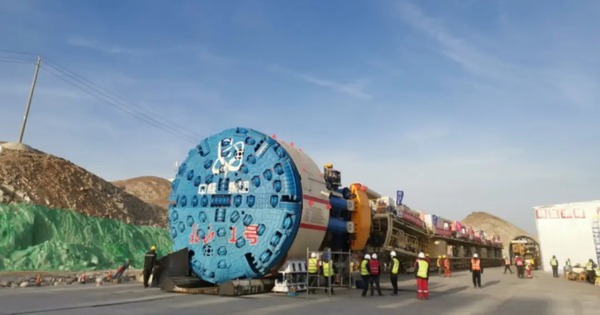 Phát hiện cỗ máy "quái vật" dài 100 mét, nặng 1.300 tấn âm thầm di chuyển dưới lòng đất sâu 452 mét, hiện thực hóa tham vọng chưa từng có trên thế giới của Trung Quốc