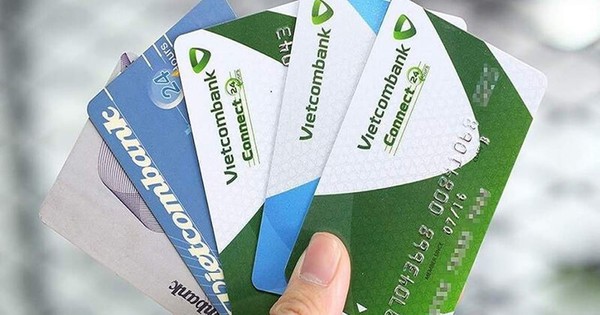 Từ nay, mở thẻ tín dụng Vietcombank, Agribank và BIDV... đều phải trực tiếp ra ngân hàng
