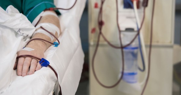 Thiếu nữ 20 tuổi phải lọc máu suốt đời vì một thói quen người trẻ nào cũng mắc