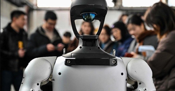 Nghịch lý 2026: Sinh viên công nghệ phải đi ‘làm xiếc’ cho robot học việc và sự thật bên trong trại huấn luyện người máy lớn nhất hành tinh