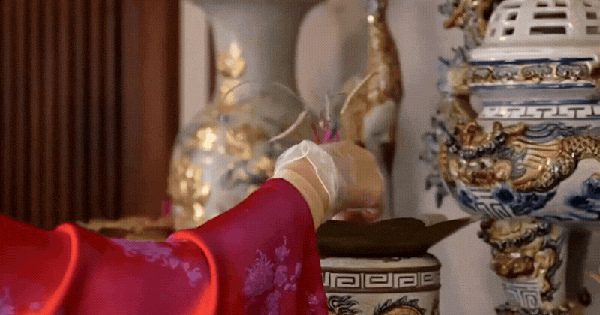 Tỉa chân nhang cuối năm: 6 sai lầm phổ biến cần tránh để giữ bàn thờ trang nghiêm