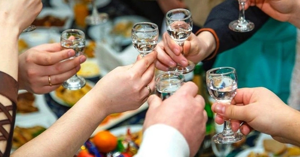 Ethanol trong rượu bia: Hấp thu nhanh và cách hạn chế tác hại hiệu quả