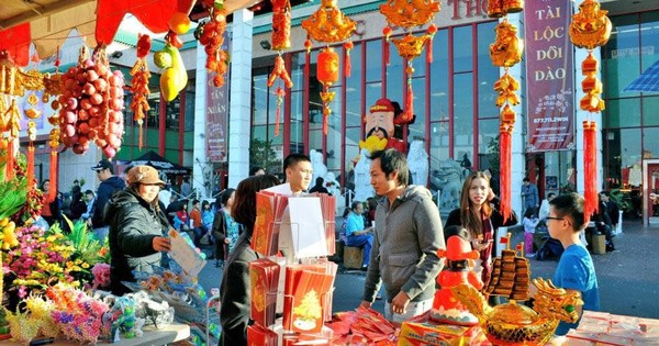 Người Việt chuẩn bị Tết 2026 chủ động từ 3 tháng, ứng dụng AI để giải quyết công việc phức tạp