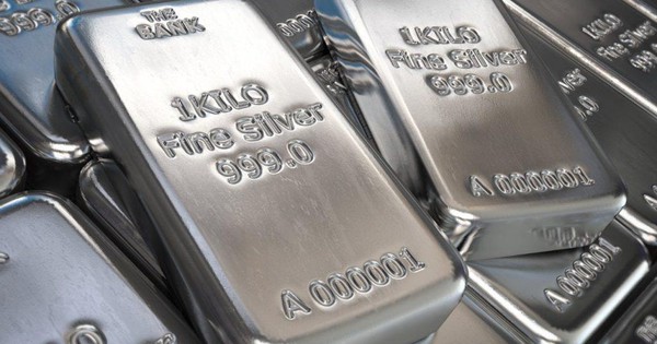 Quỹ SLV chi 67 triệu USD mua bạc, giá bạc thế giới biến động mạnh sau đỉnh lịch sử