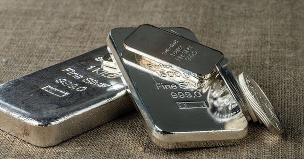 Quỹ Bạc Lớn Nhất Thế Giới SLV Quay Xe Bán Ra 70 Tấn, Giá Bạc Biến Động Dữ Dội