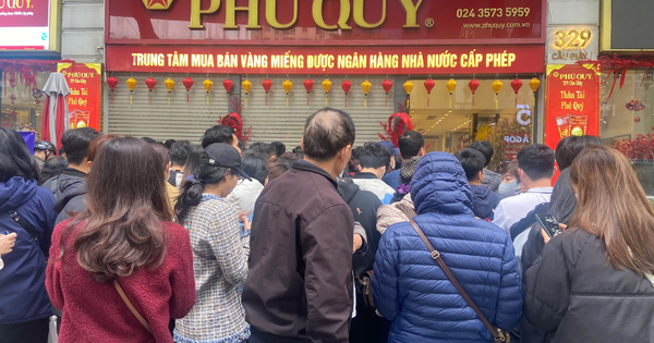Cuối năm nhìn người ta đi mua vàng mà chạnh lòng
