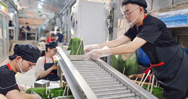 Ông Phạm Khắc Tưởng Cơ Giới Hóa Sản Xuất Bánh Chưng Truyền Thống Tại TP.HCM