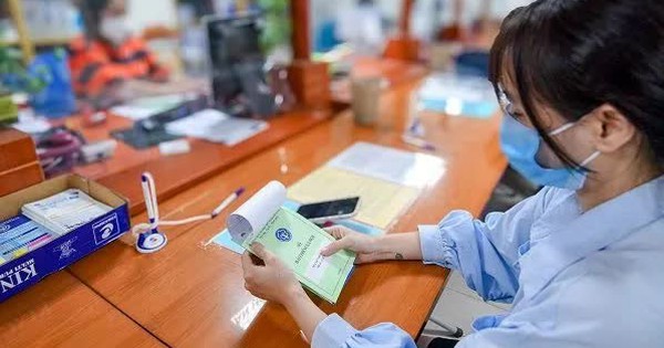 Luật BHXH 2024: Lao động trên 40 tuổi đối mặt lựa chọn khó giữa rút tiền ngay và lương hưu dài hạn