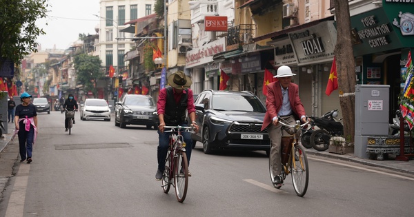 Hà Nội và TP.HCM yên bình đến lạ sáng mùng 1 Tết