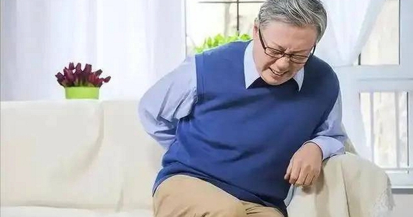 Các bác sĩ khuyên rằng những người trên 68 tuổi nên ở nhà xem tivi thay vì ra ngoài làm 5 việc này