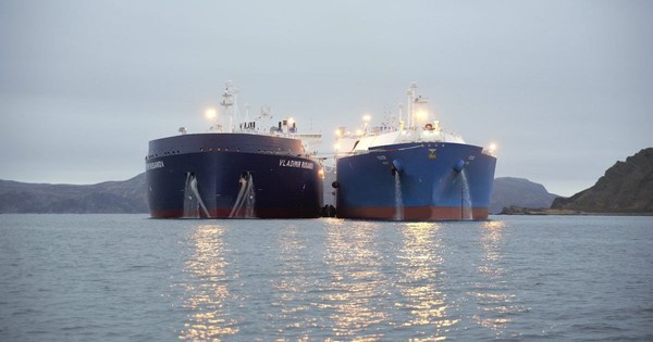 Chuyện gì đây: Nga vừa có pha lách luật trừng phạt dầu khí đỉnh cao chưa từng có, Mỹ và EU cũng phải chào thua