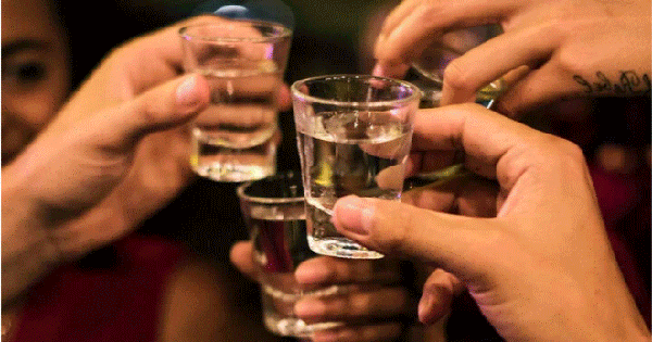 Người đàn ông liệt nửa người ngày Tết, bác sĩ nói thẳng: "3 điều này đã châm ngòi cho đột quỵ"