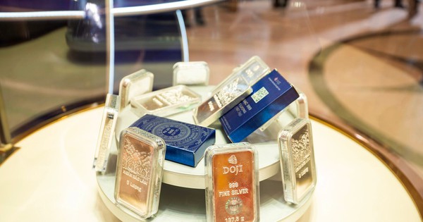 Không cần xếp hàng từ sớm, đây là cách mua bạc nhanh nhất