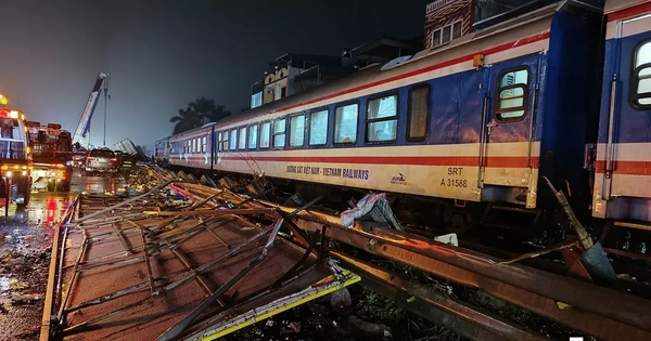 Thông tin mới nhất vụ tàu hoả đâm nát đầu xe tải làm tài xế ô tô chết tại chỗ