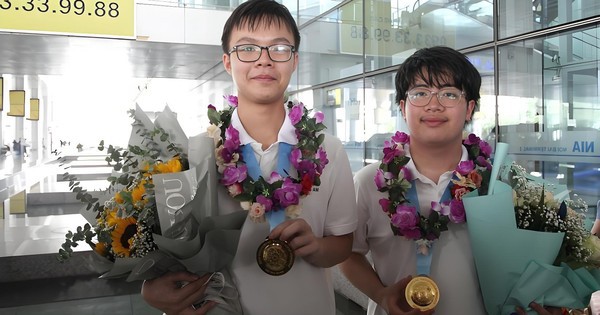 Huy chương vàng học đường: Lấp lánh bên ngoài, bền vững bên trong