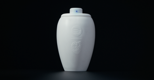 Spotify ra mắt hũ tro cốt tích hợp loa Bluetooth với mức giá "giật mình": Thế giới cần âm nhạc, và thế giới bên kia cũng vậy!